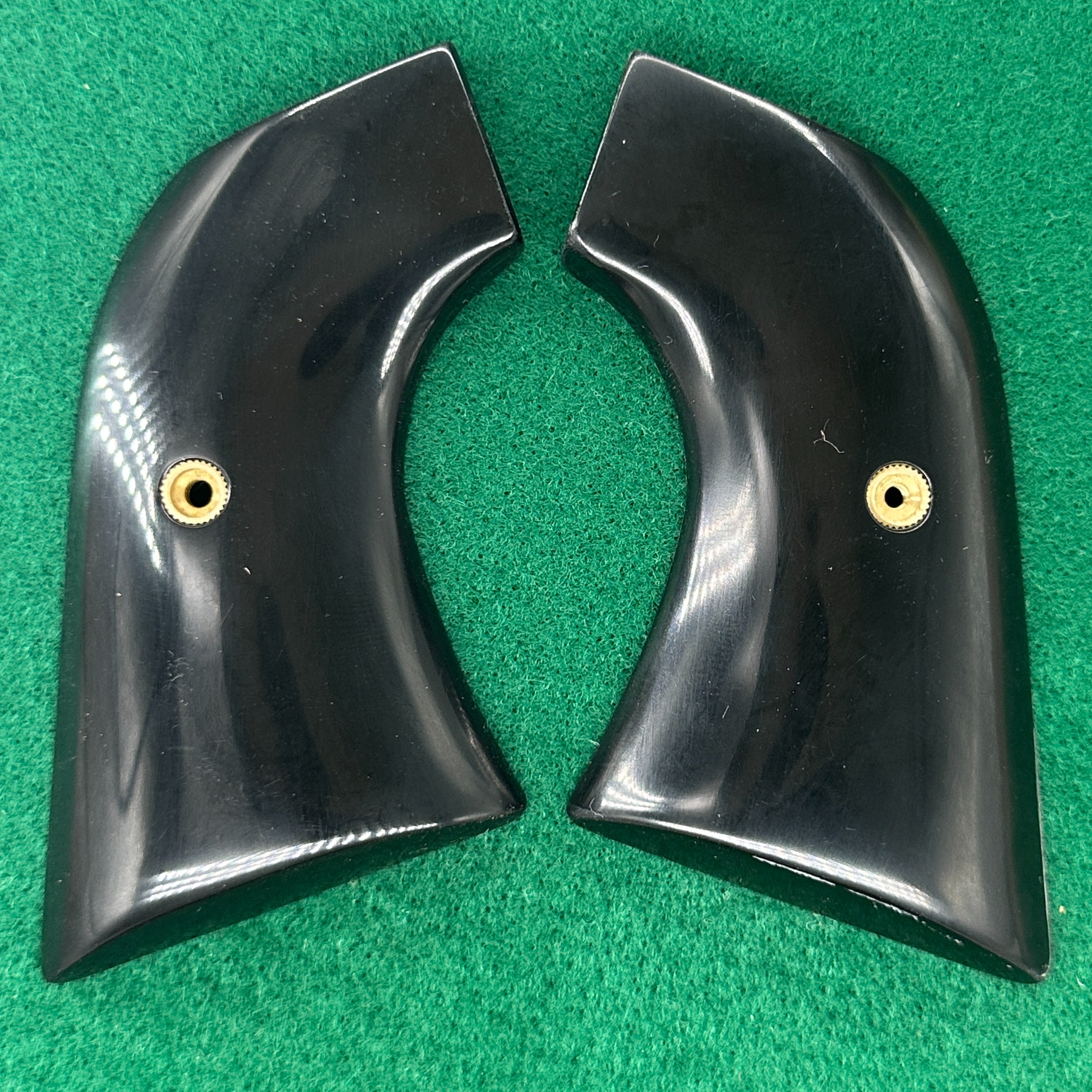 Ruger XR3 New Vaquero Black Corian
