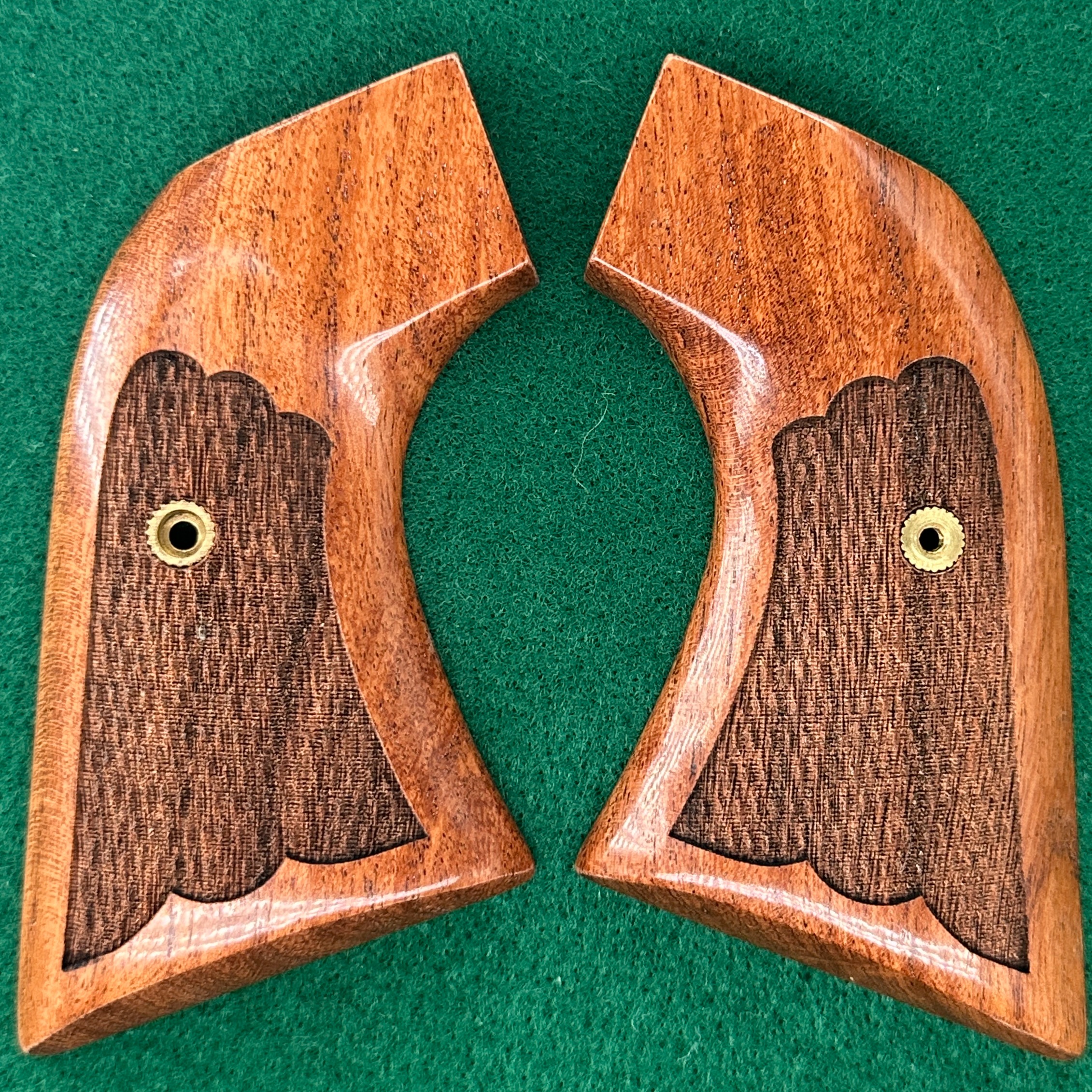 Ruger XR3 New Vaquero Gunfighter Mesquite Checkered