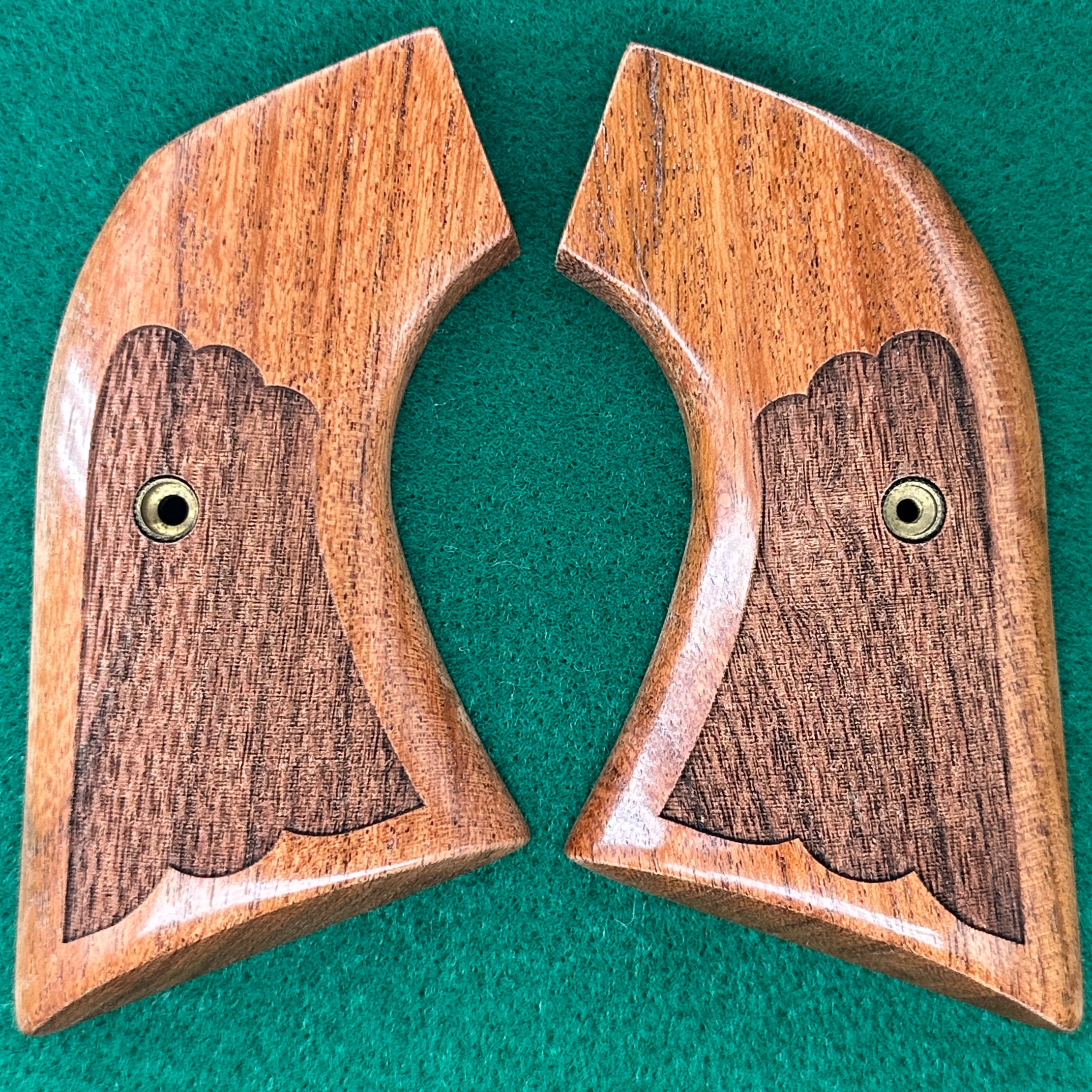 Ruger XR3 New Vaquero Mesquite with Checkering