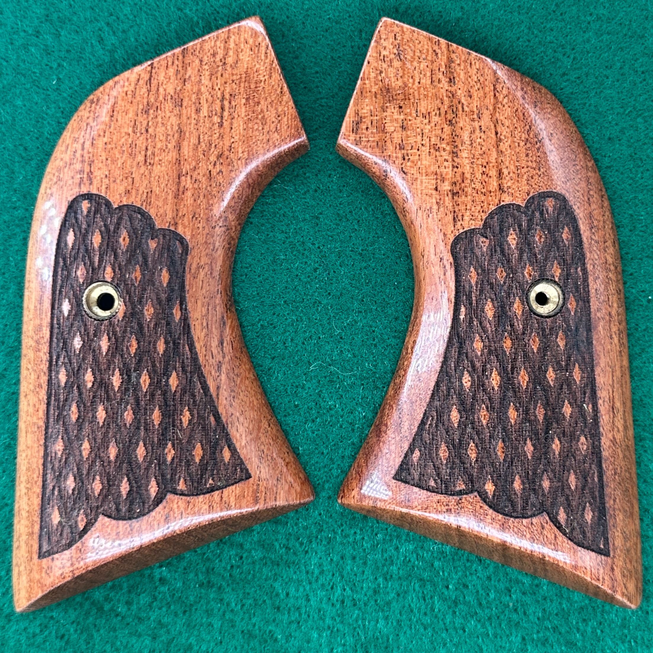 Ruger XR3 New Vaquero Mesquite with Spanish Checkering