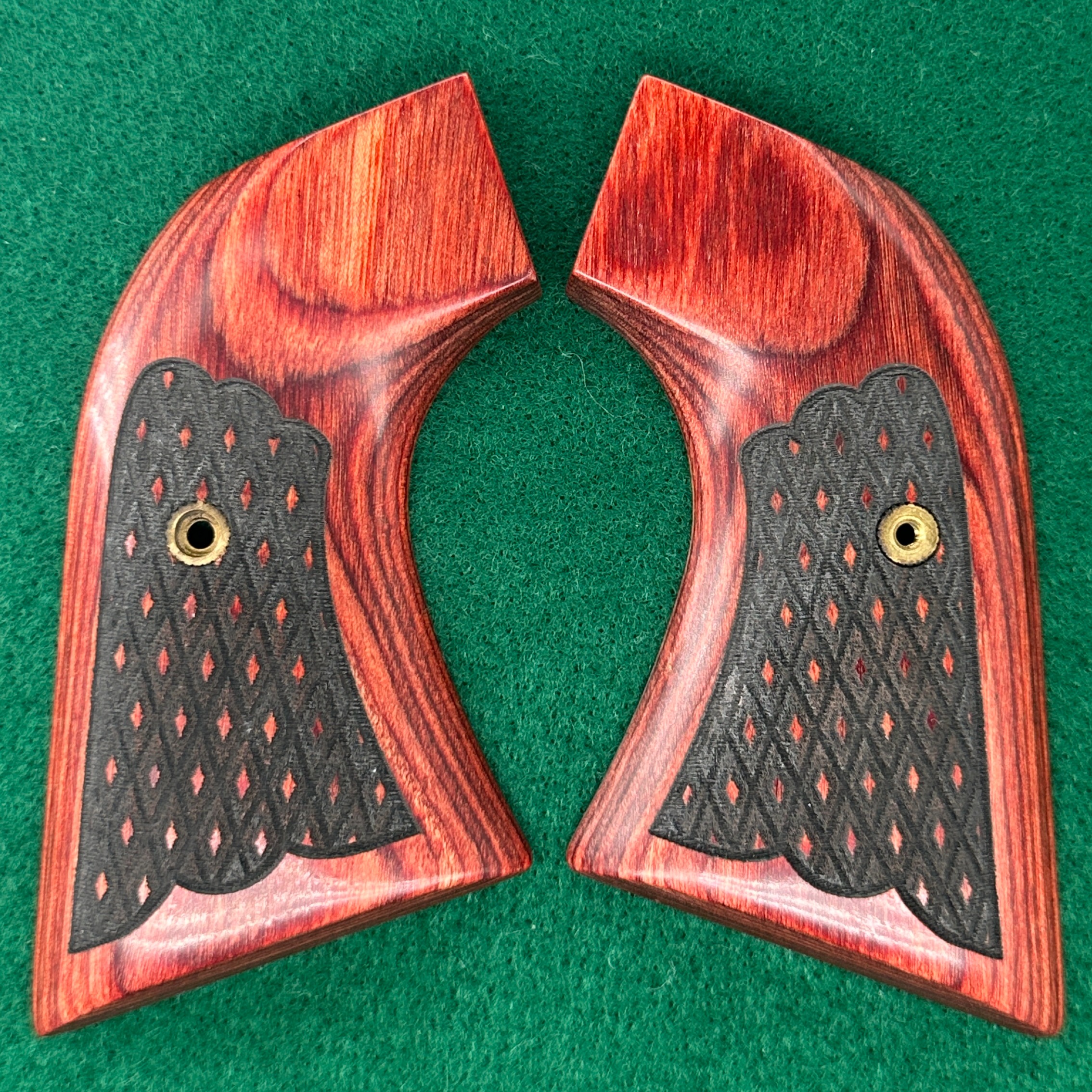 Ruger XR3 New Vaquero gunfighter Rosewood with Spanish Checkering